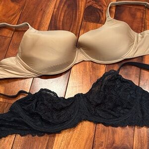 Intimissimi Black and Tan Lace Bras